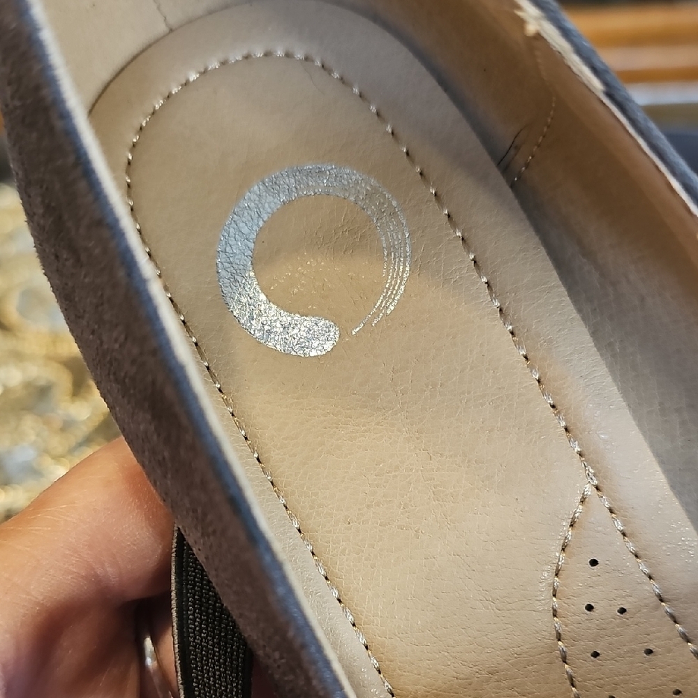 Journee Collection Suede Gray Heels - Picture 2 of 9